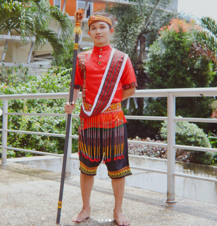 Baju Adat Toraja Pria
