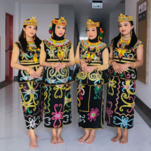 Baju Adat Dayak Wanita