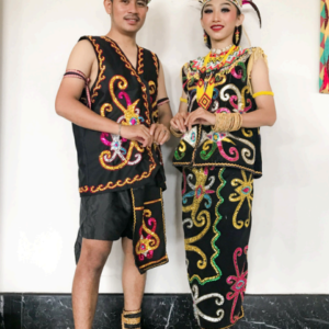 Baju Adat Dayak Pasangan