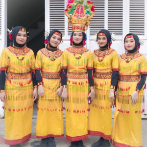 Baju Toraja Kuning
