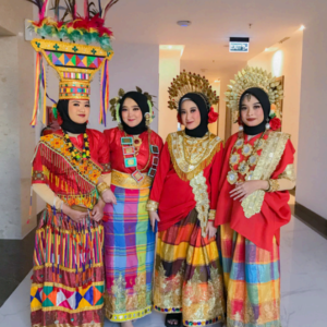Baju 4 Etnis Merah