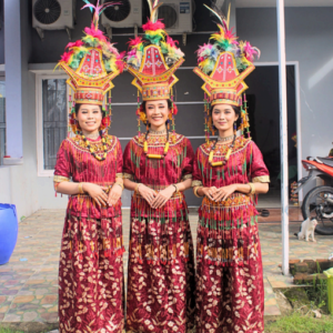 Baju Toraja Maroon