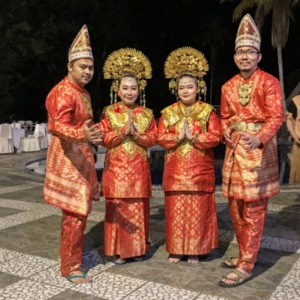 Baju Adat Minang