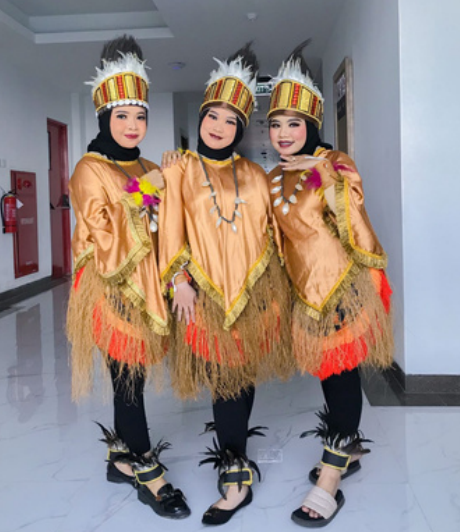 Baju Adat Papua Wanita