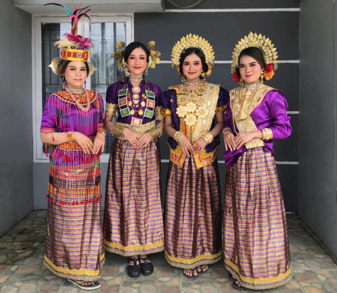 Baju 4 Etnis Ungu Terong