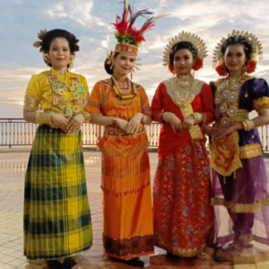 Baju 4 Etnis Warna Warni