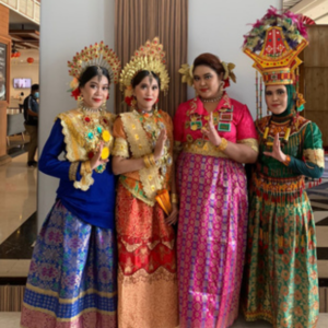 Baju 4 Etnis Warna Warni